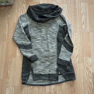 Maurice’s Cowlneck Sweater with kangaroo pocket size small